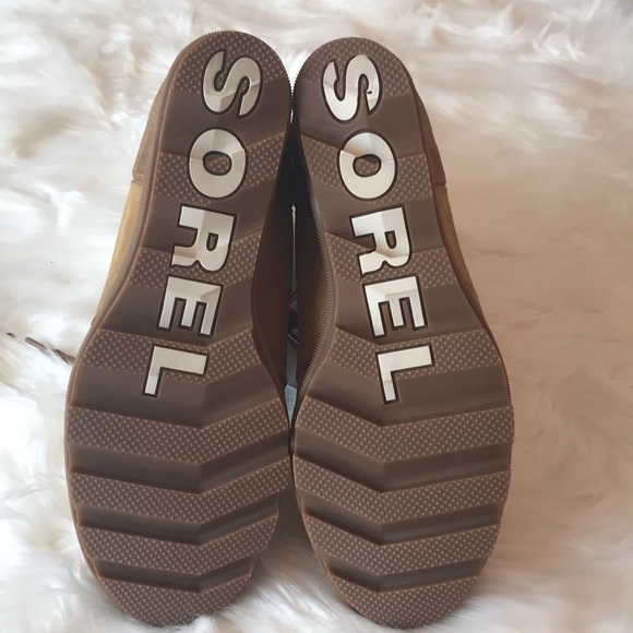 NWT SOREL JOAN OF ARCTIC SHEARLING WEDGE BOOT TAN - Picture 5 of 8